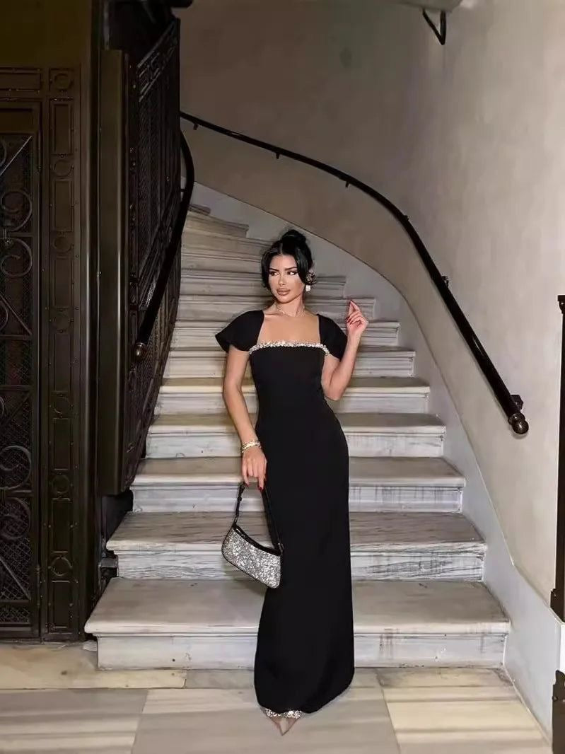 VESTIDO CARMESÍ