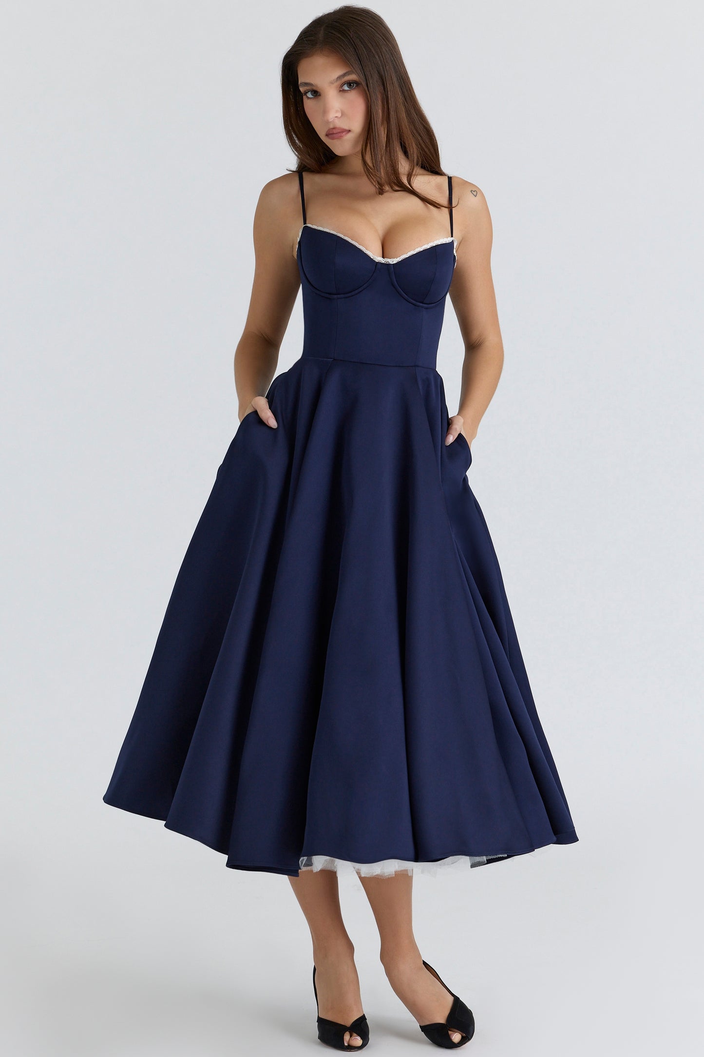 VESTIDO MONARCA