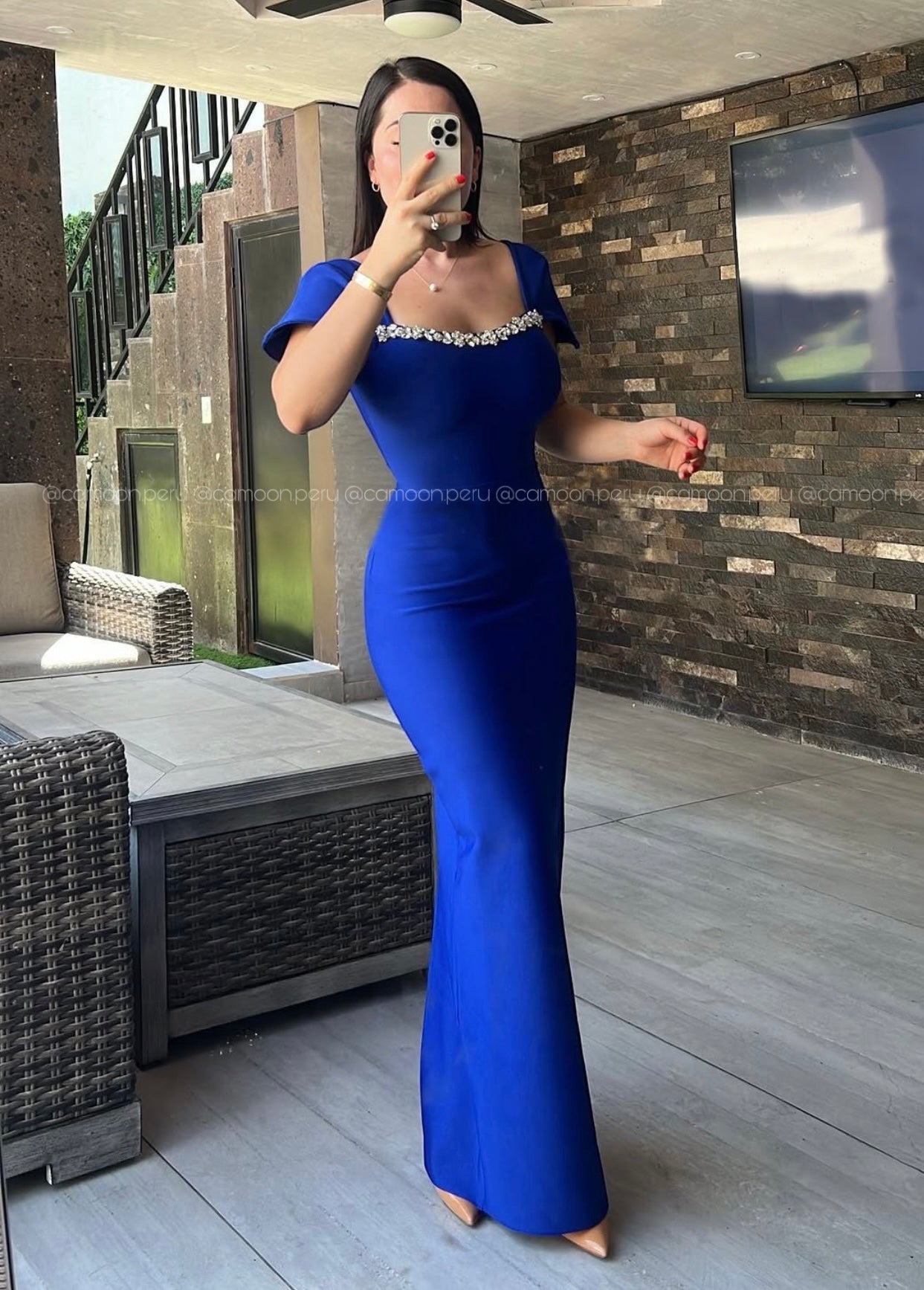 VESTIDO CARMESÍ
