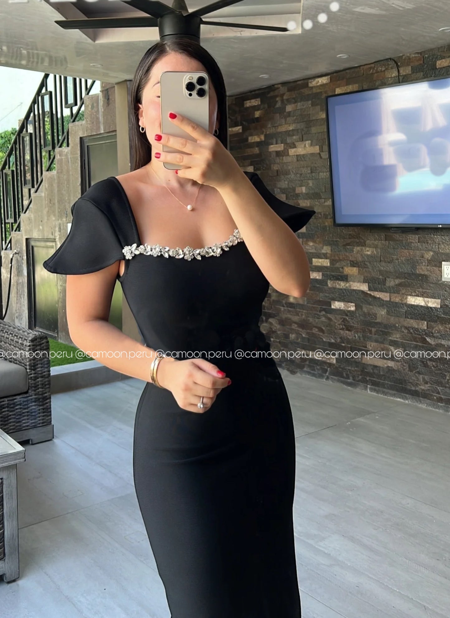 VESTIDO CARMESÍ